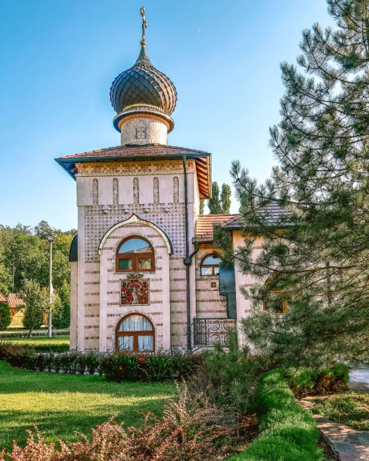 Манастир у Лешју