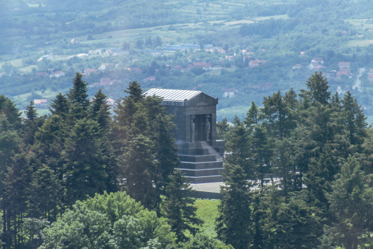Spomenik Neznanom junaku na Avali je rad čuvenog arhitekte Ivana Meštrovića