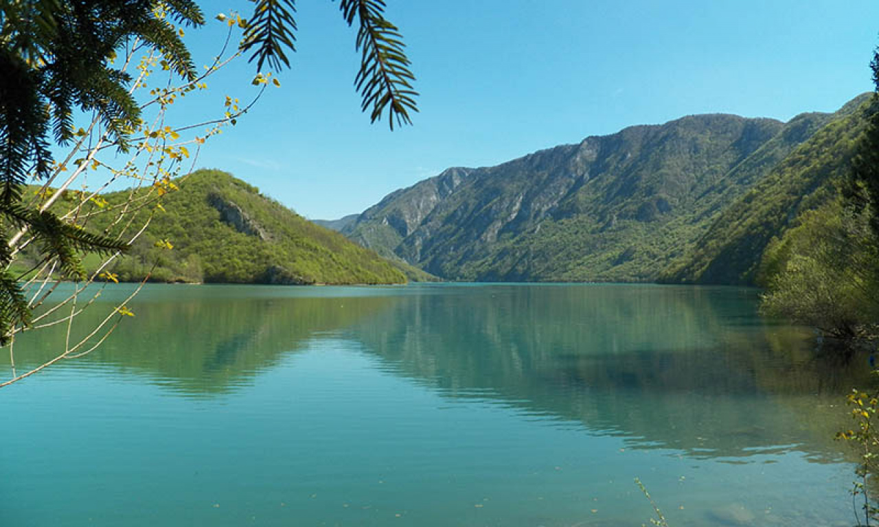 ACTIVE HOLIDAY ON PERUĆAC LAKE