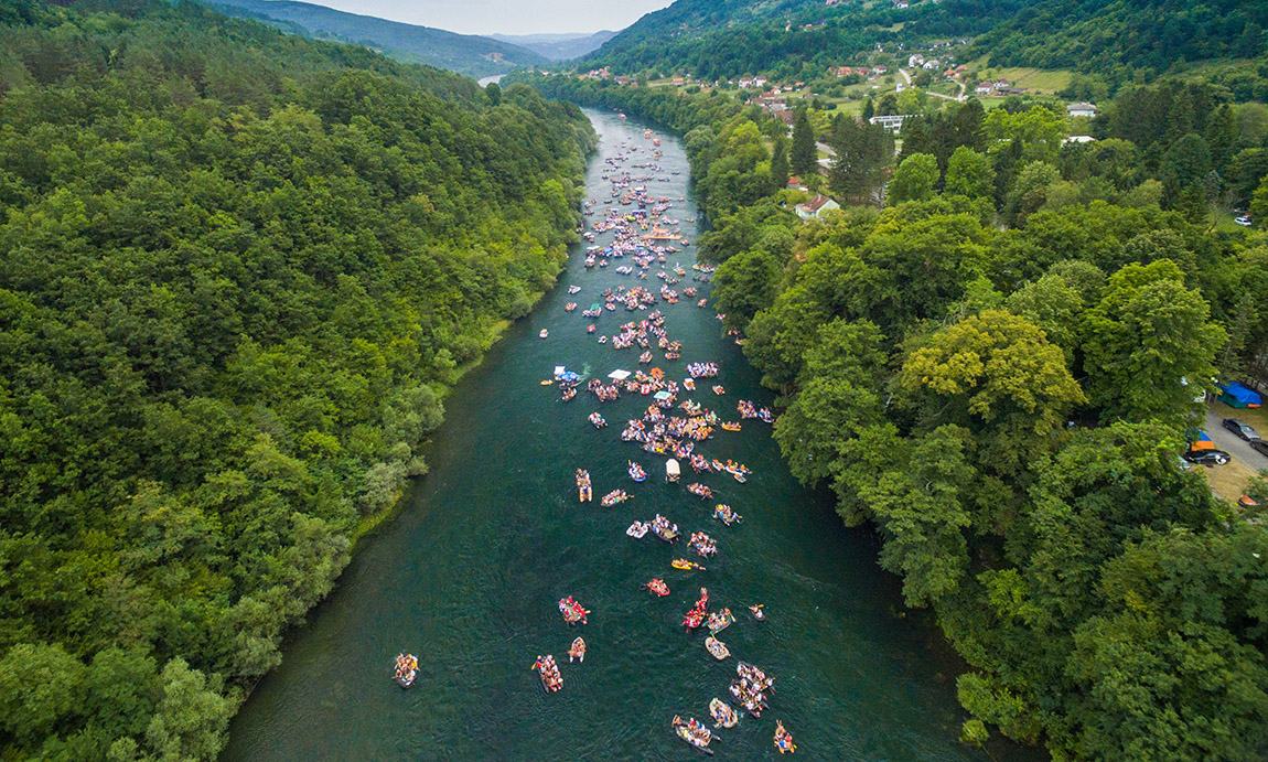 Regata sul fiume di Drina – il più grande carnevale sull’acqua d’Europa